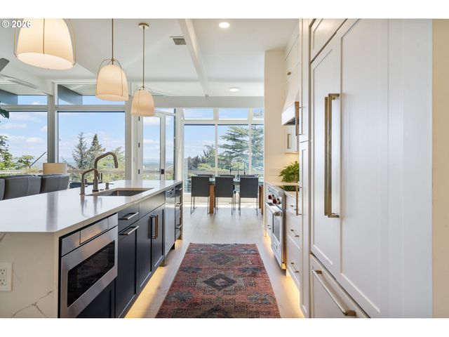 2941 Nw LURAY Ter, Portland, OR 97210