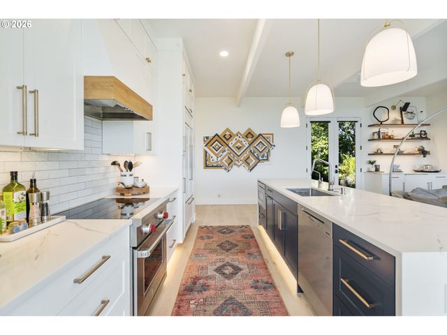 2941 Nw LURAY Ter, Portland, OR 97210