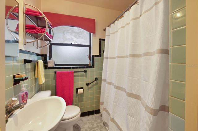 1121 SHOREWOOD DRIVE, Orlando, FL 32806