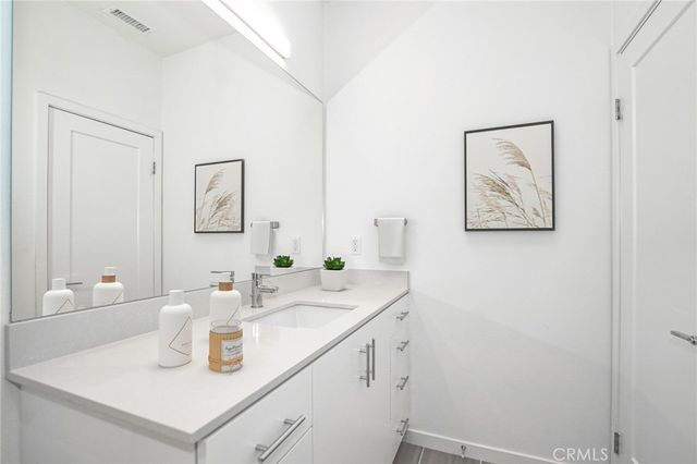 337 Placemark, Irvine, CA 92614