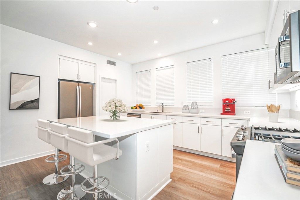 337 Placemark, Irvine, CA 92614