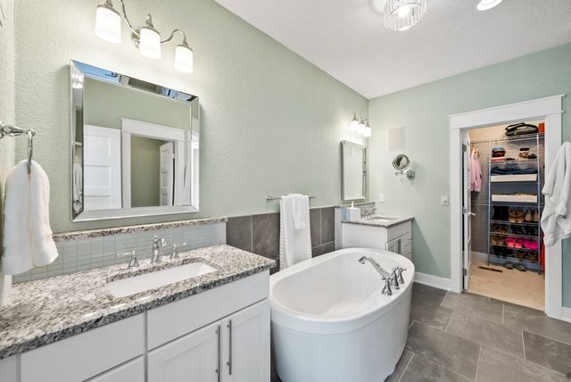 3674 Berkshire Parkway, Clive, IA 50325