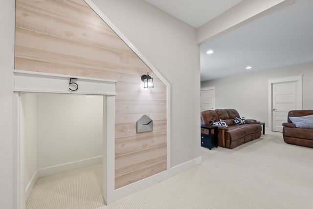 3674 Berkshire Parkway, Clive, IA 50325