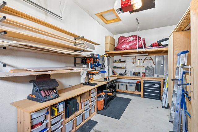 3674 Berkshire Parkway, Clive, IA 50325