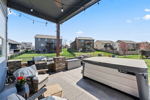 3674 Berkshire Parkway, Clive, IA 50325