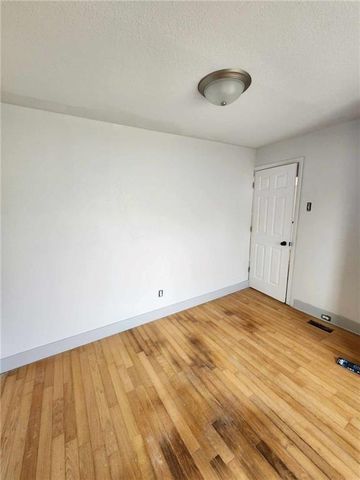 1202 Sacramento Street, St Joseph, MO 64503