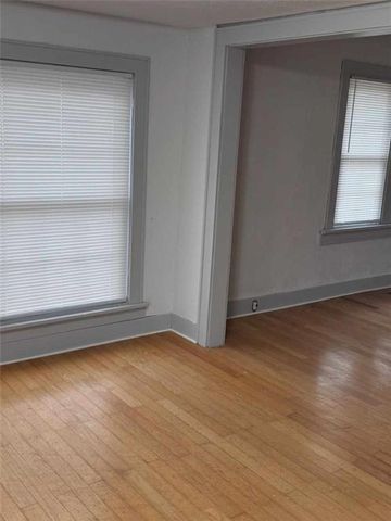 1202 Sacramento Street, St Joseph, MO 64503