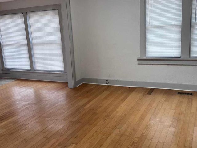 1202 Sacramento Street, St Joseph, MO 64503