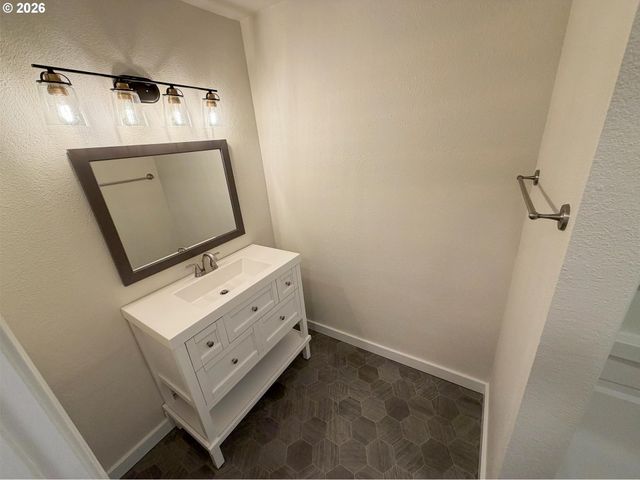 20130 LARKSPUR Ln 95, West Linn, OR 97068
