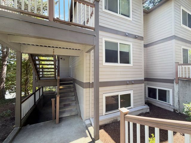 20130 LARKSPUR Ln 95, West Linn, OR 97068