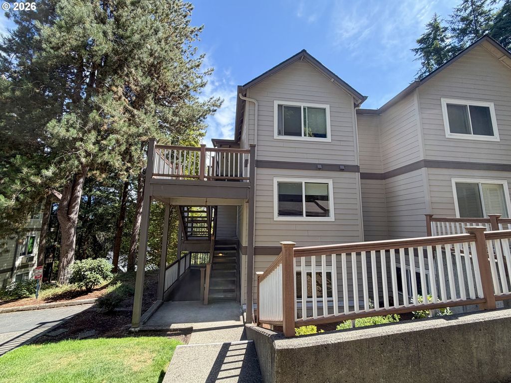 20130 LARKSPUR Ln 95, West Linn, OR 97068