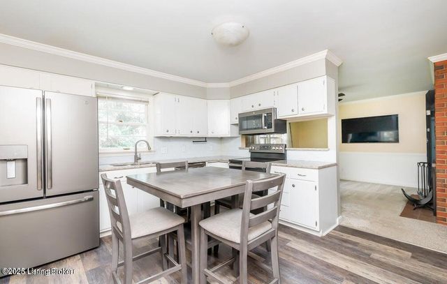 12011 Brookmoor Dr, Louisville, KY 40243