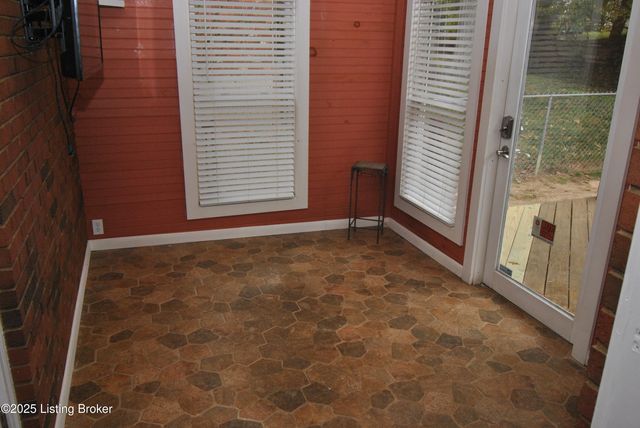 12011 Brookmoor Dr, Louisville, KY 40243