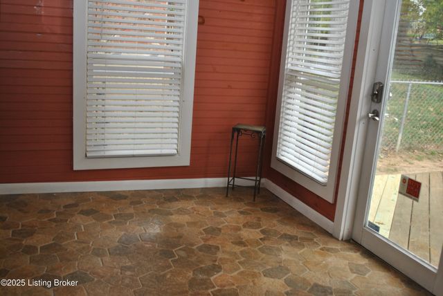 12011 Brookmoor Dr, Louisville, KY 40243