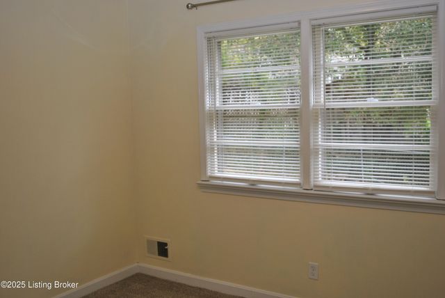 12011 Brookmoor Dr, Louisville, KY 40243