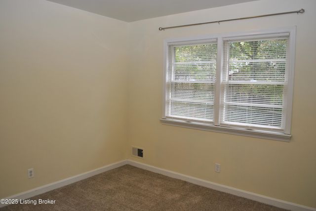 12011 Brookmoor Dr, Louisville, KY 40243