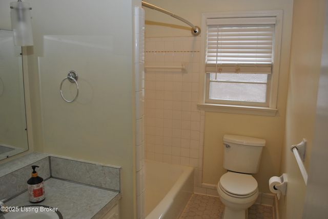 12011 Brookmoor Dr, Louisville, KY 40243