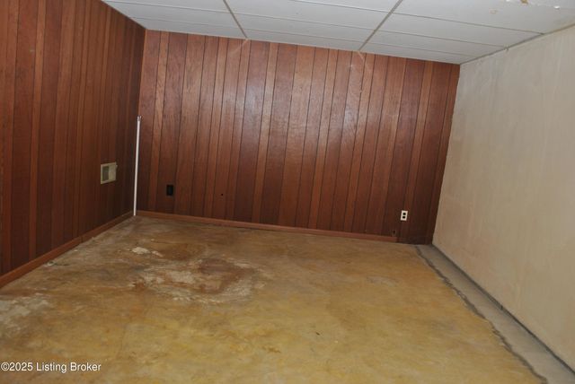 12011 Brookmoor Dr, Louisville, KY 40243