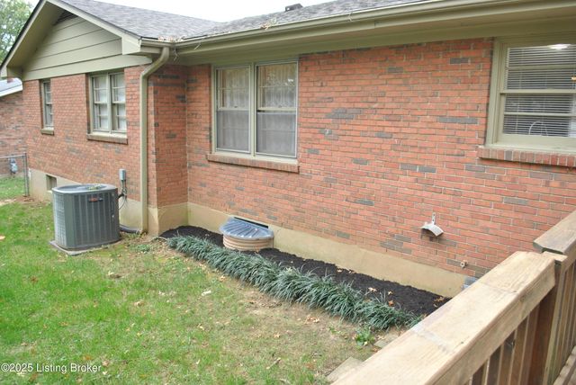 12011 Brookmoor Dr, Louisville, KY 40243