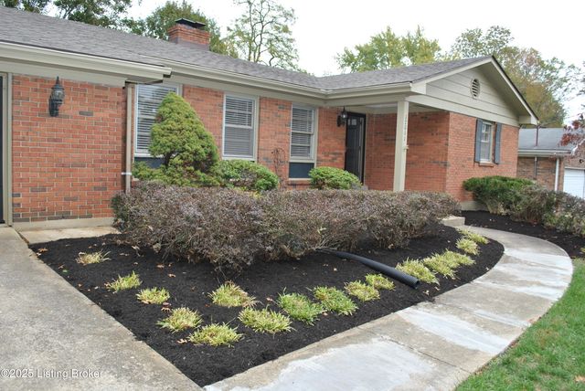 12011 Brookmoor Dr, Louisville, KY 40243