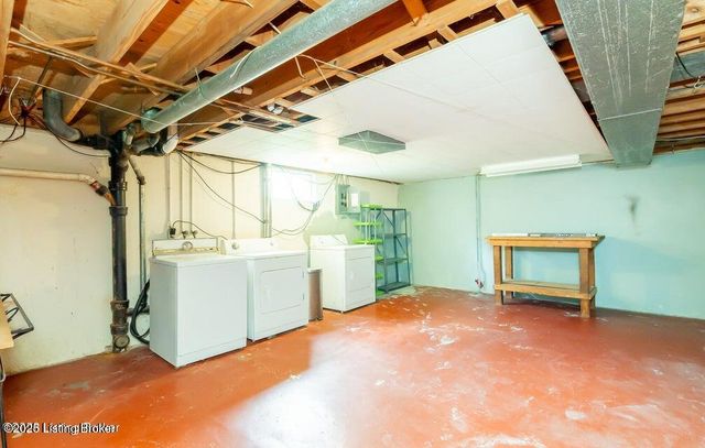 12011 Brookmoor Dr, Louisville, KY 40243