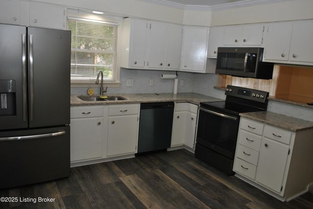 12011 Brookmoor Dr, Louisville, KY 40243