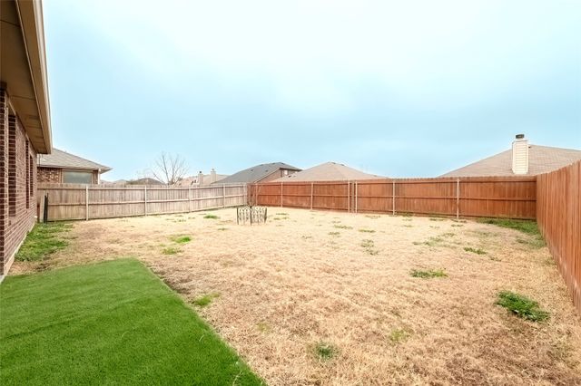 2034 Carriage Road, Heartland, TX 75126
