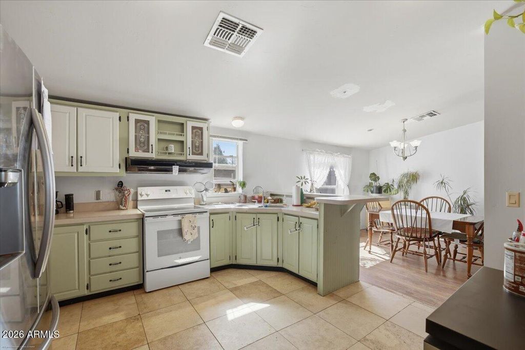 Image 10 of property listing at 1180 W ROLLING HILLS Road, Paulden, AZ 86334