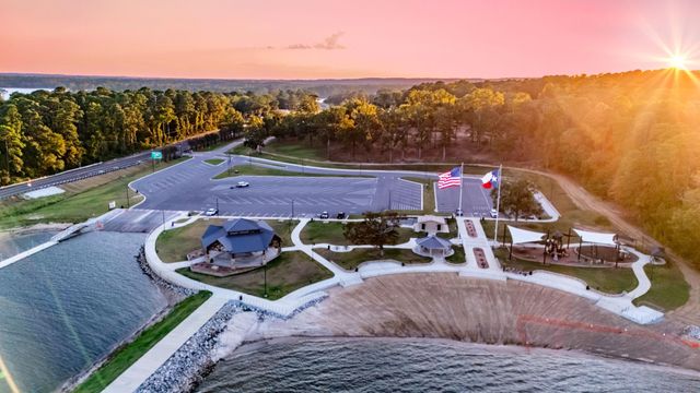 477 Lakeshore Drive, Hemphill, TX 75948