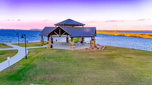 477 Lakeshore Drive, Hemphill, TX 75948