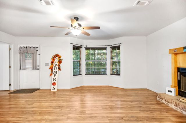 477 Lakeshore Drive, Hemphill, TX 75948