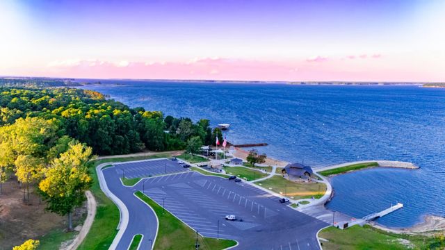 477 Lakeshore Drive, Hemphill, TX 75948