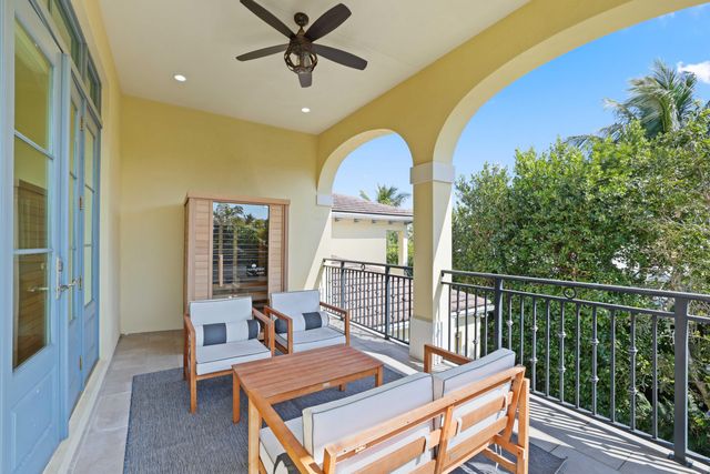 800 NE 4th Street, Boca Raton, FL 33432