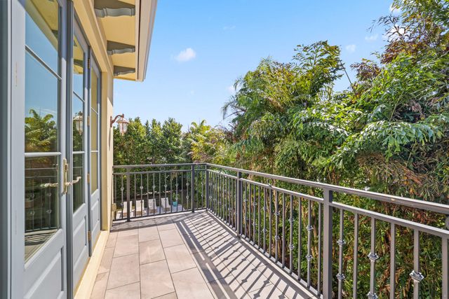 800 NE 4th Street, Boca Raton, FL 33432