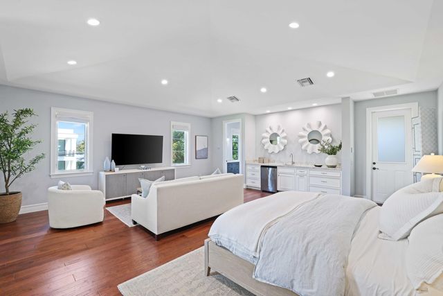 800 NE 4th Street, Boca Raton, FL 33432