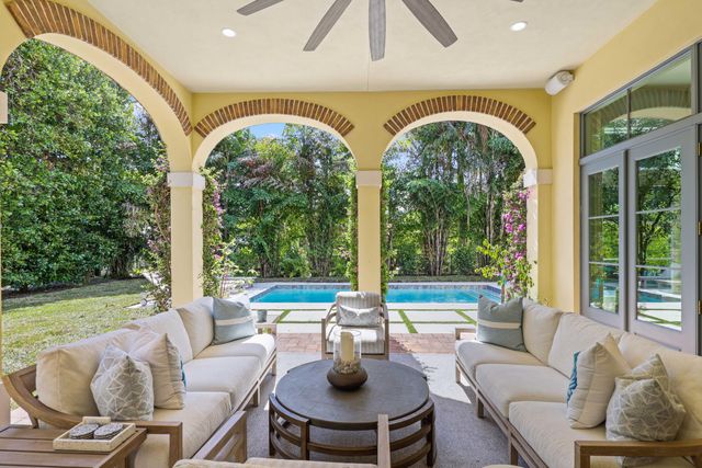 800 NE 4th Street, Boca Raton, FL 33432