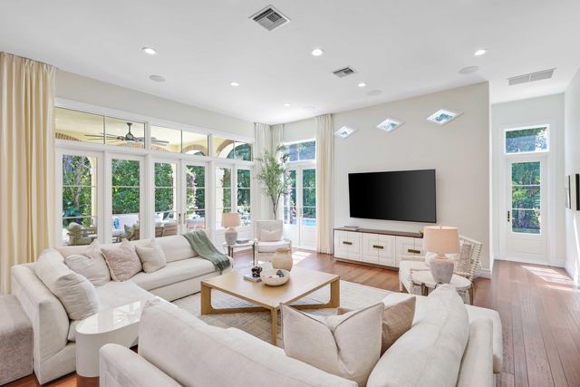 800 NE 4th Street, Boca Raton, FL 33432