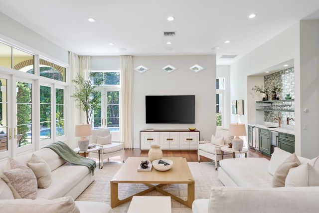 800 NE 4th Street, Boca Raton, FL 33432