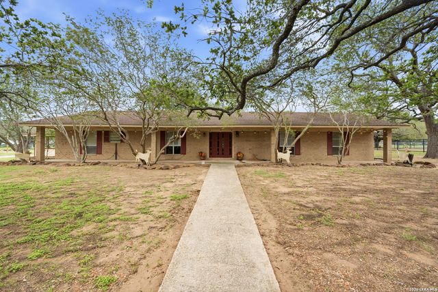 105 Deer Run, Pleasanton, TX 78064