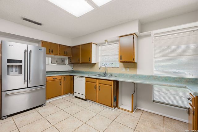 105 Deer Run, Pleasanton, TX 78064