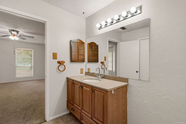 105 Deer Run, Pleasanton, TX 78064
