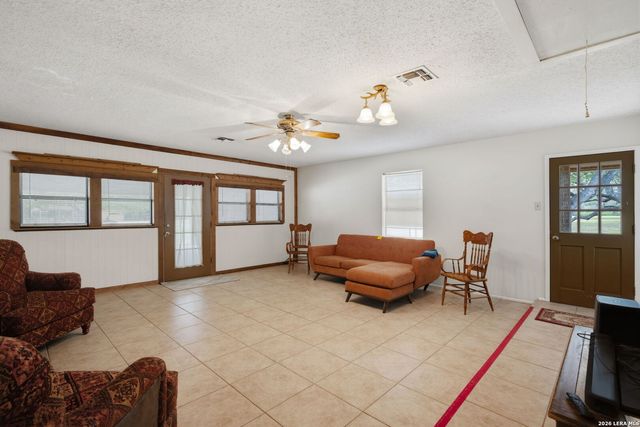 105 Deer Run, Pleasanton, TX 78064