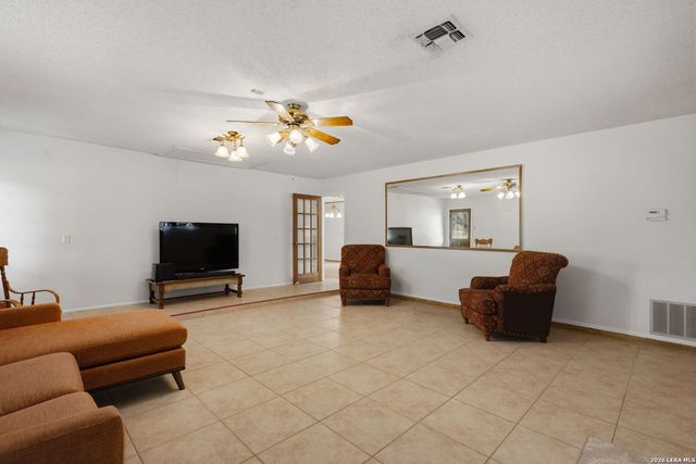 105 Deer Run, Pleasanton, TX 78064
