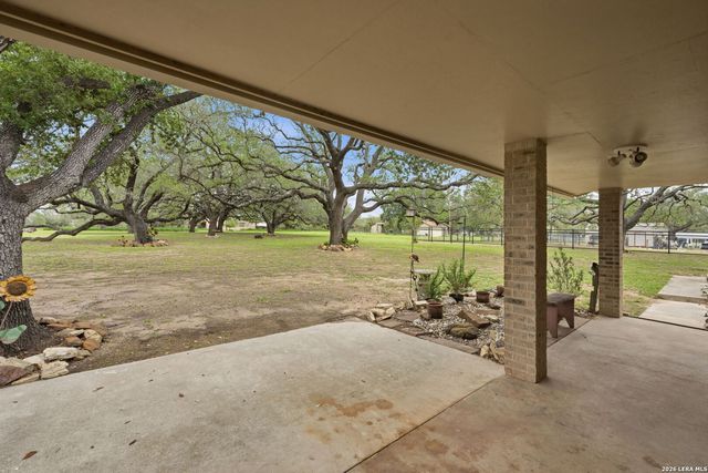 105 Deer Run, Pleasanton, TX 78064