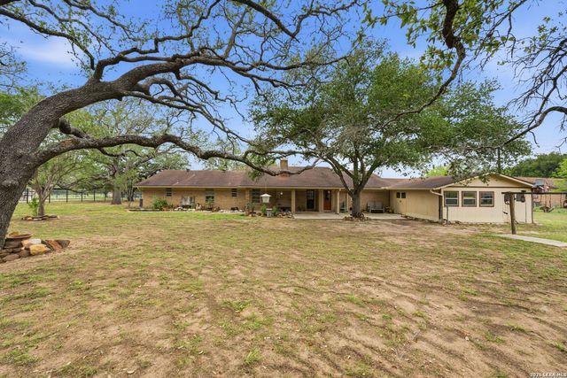 105 Deer Run, Pleasanton, TX 78064