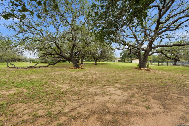 105 Deer Run, Pleasanton, TX 78064