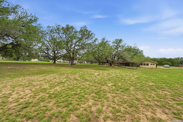 105 Deer Run, Pleasanton, TX 78064