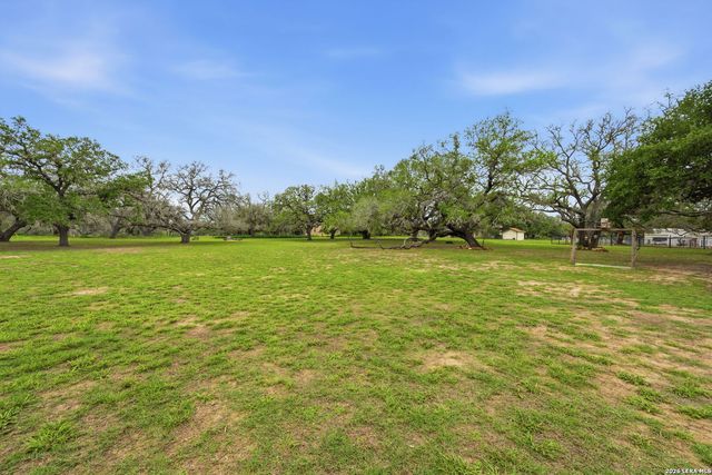 105 Deer Run, Pleasanton, TX 78064