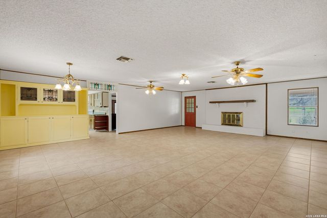 105 Deer Run, Pleasanton, TX 78064