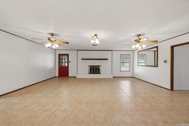 105 Deer Run, Pleasanton, TX 78064